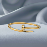 UÑAS ELEGANCIA DORADAS