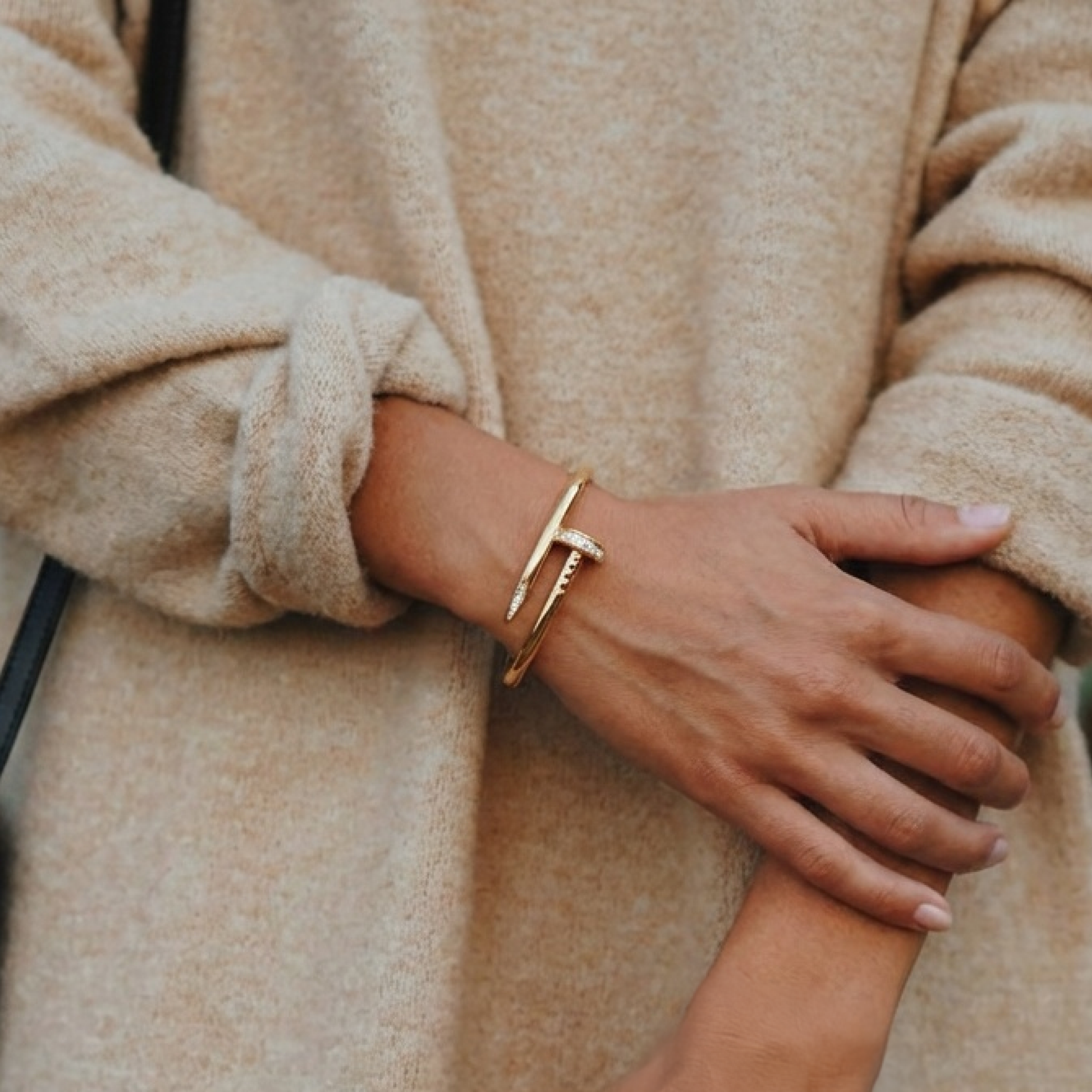 UÑAS ELEGANCIA DELUXE ORO 18K