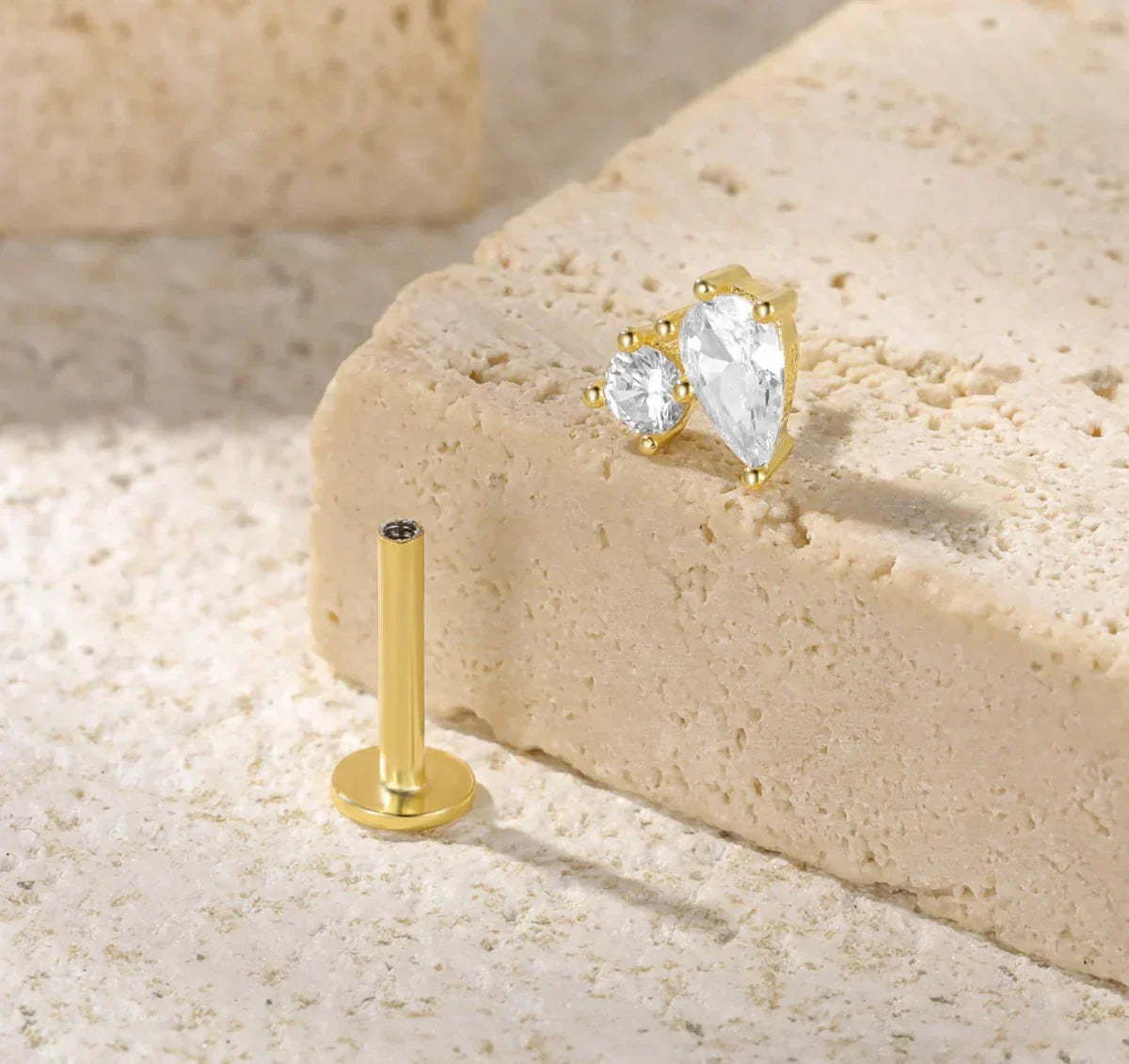 Pendientes de diamante con parte trasera plana de Kate