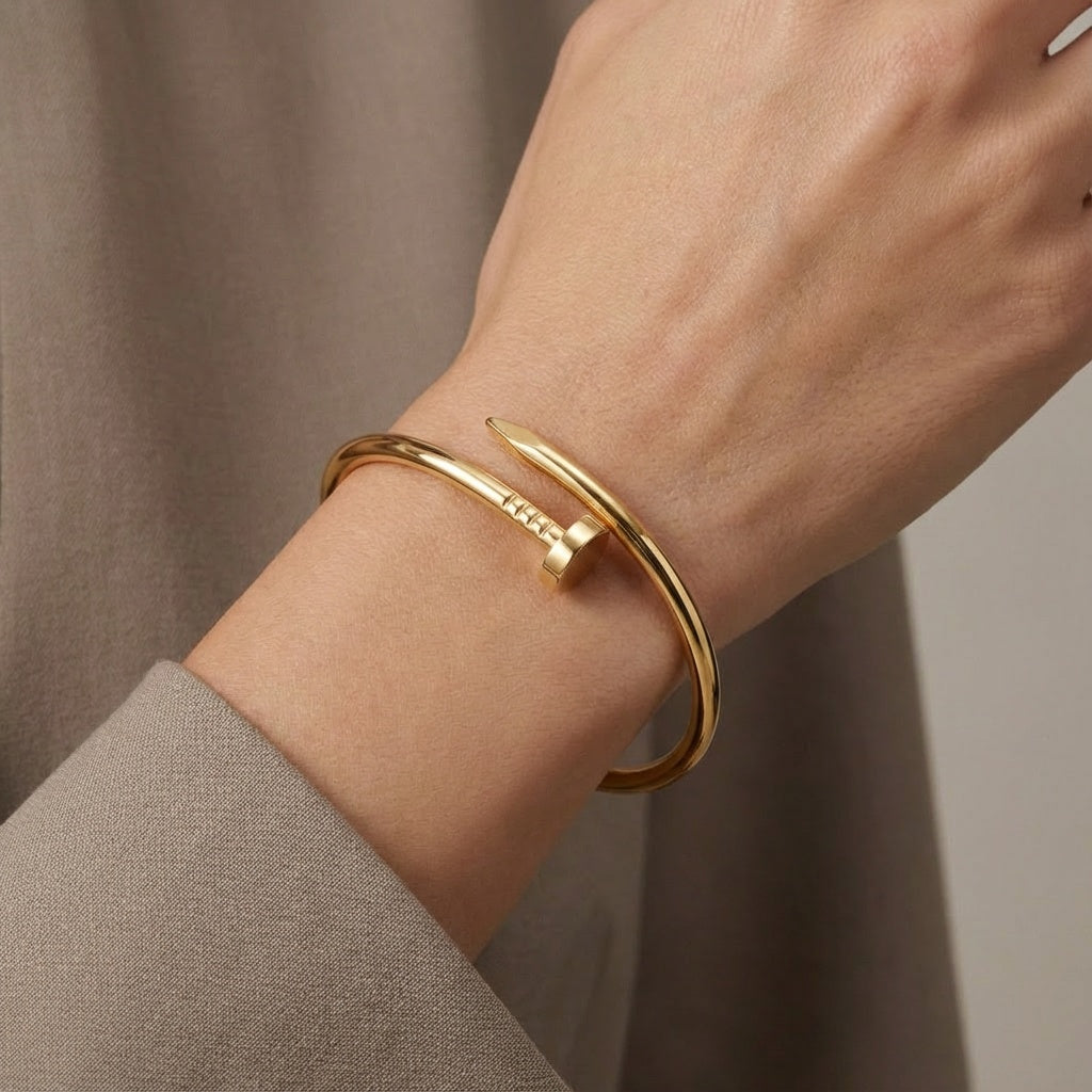 UÑAS ELEGANCIA DORADAS