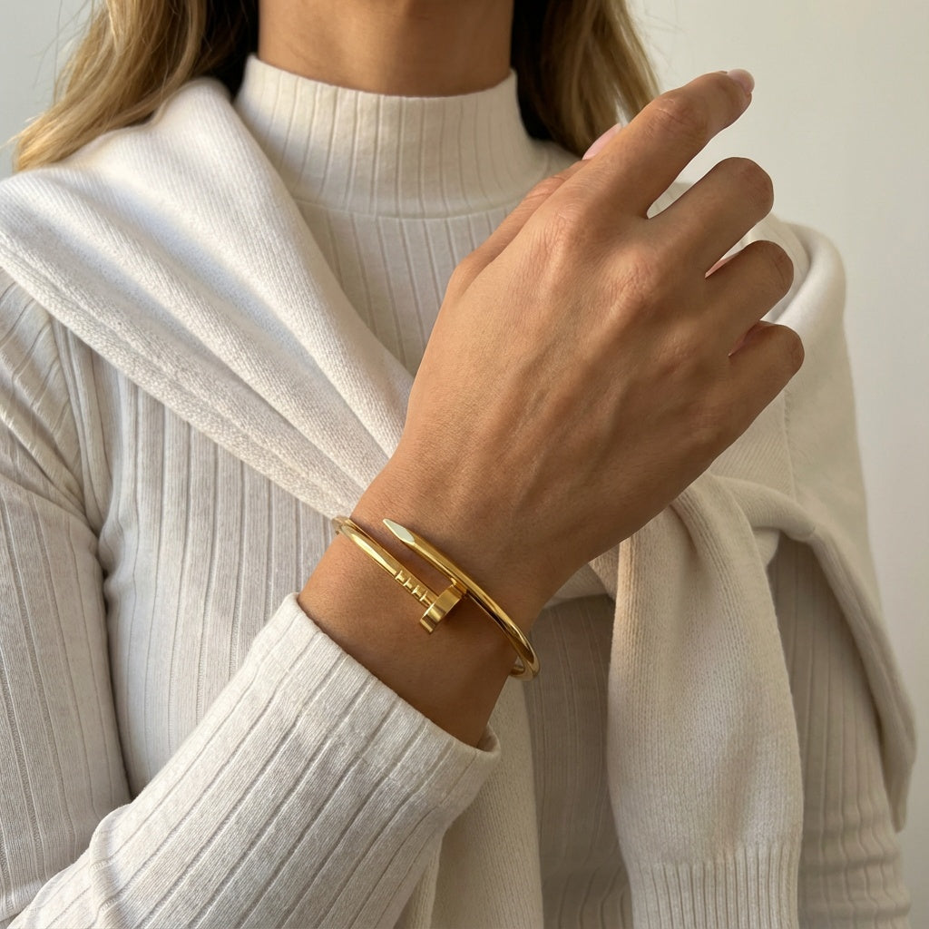 UÑAS ELEGANCIA DORADAS